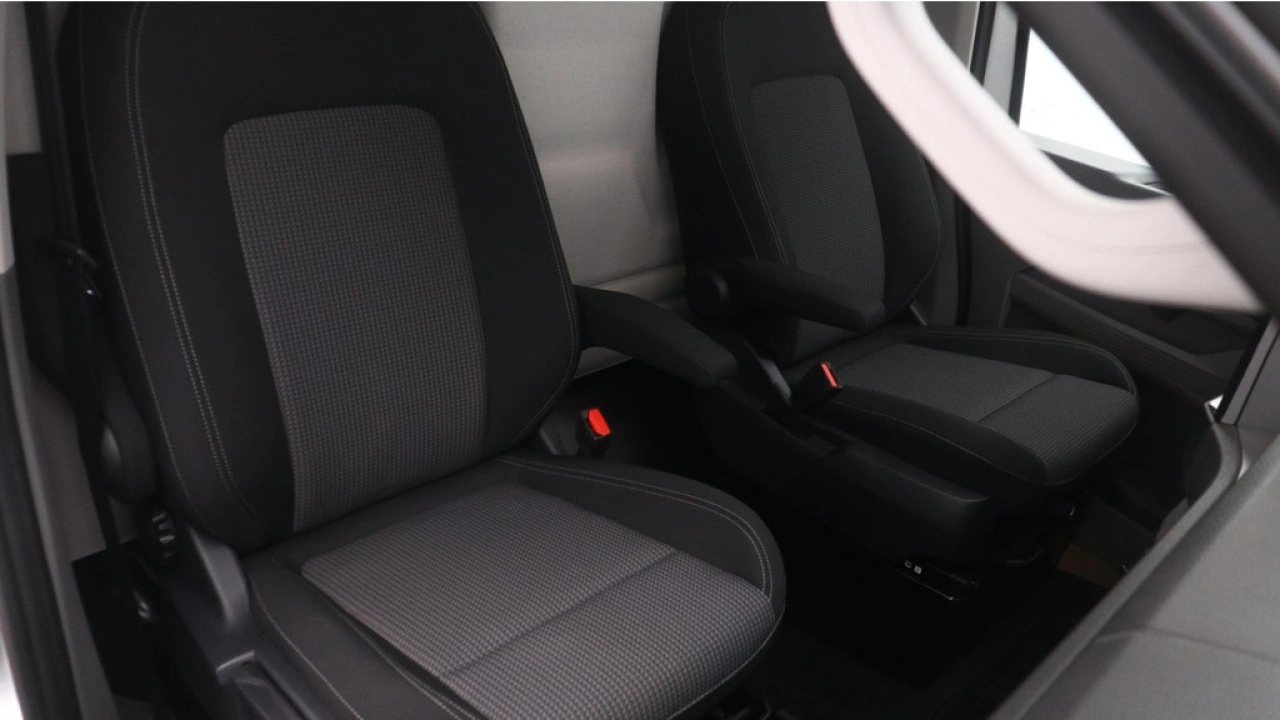 VW Bedrijfswagens E-Transporter L2H1 64kWh 160kW 218PK RWD Style-Intro