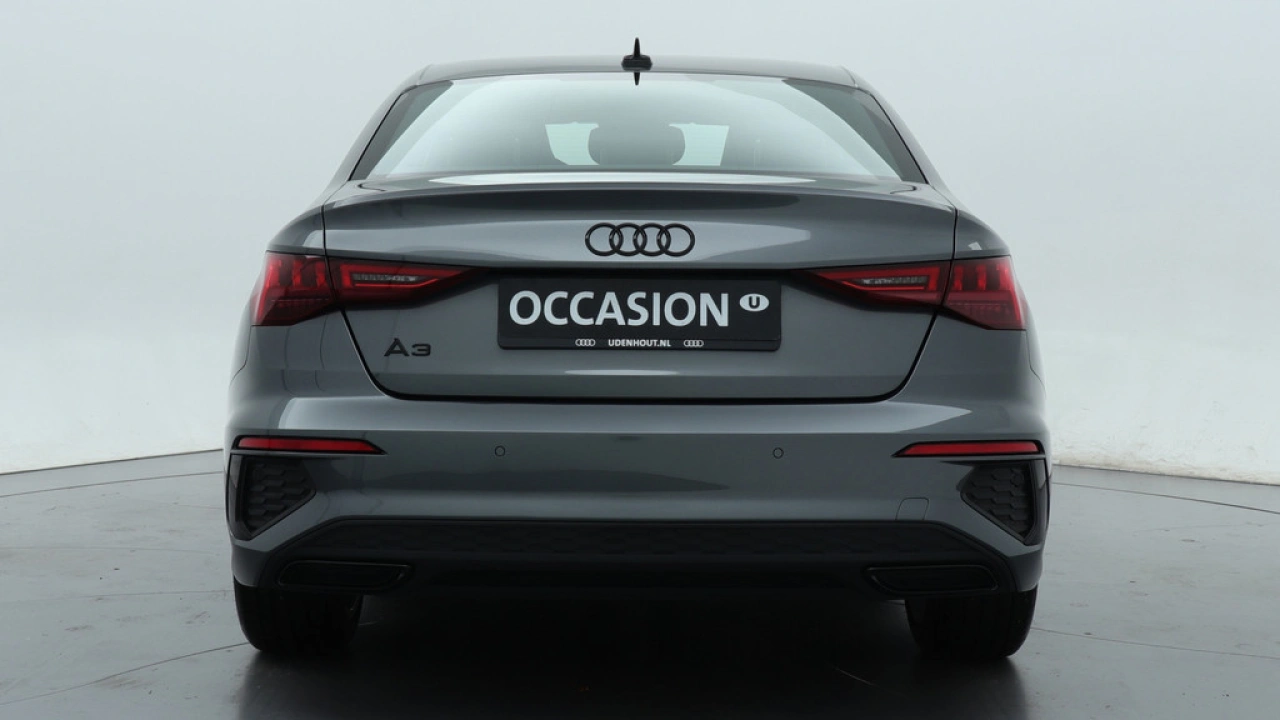 Audi A3 Limousine 30 TFSI S-Line edition | Zwart optiek | LMV | PDC | Navigatie | Carplay |