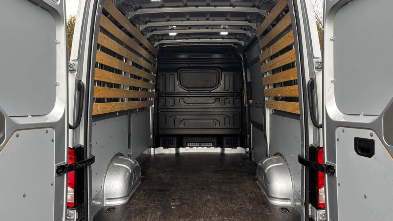 VW Bedrijfswagens Crafter L3H3 2.0 TDI 140pk 3.0T Highline