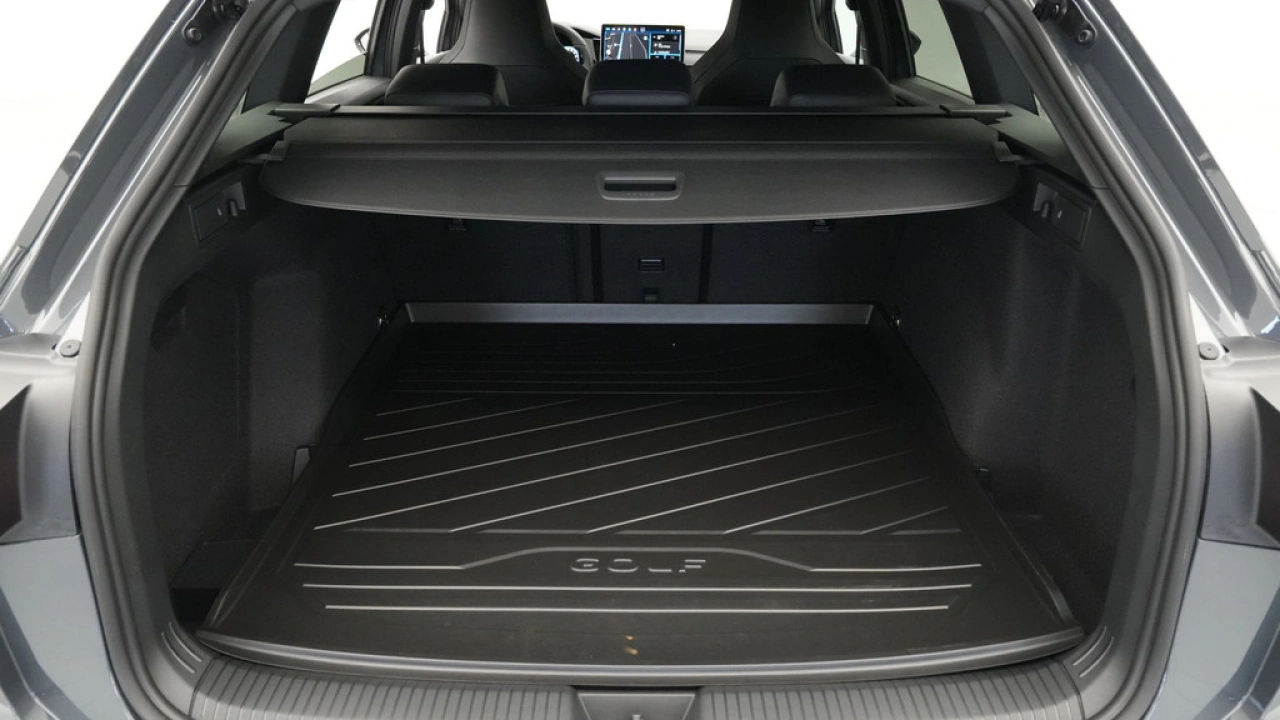 Volkswagen GOLF Variant 1.5 eTSI R-Line Edition