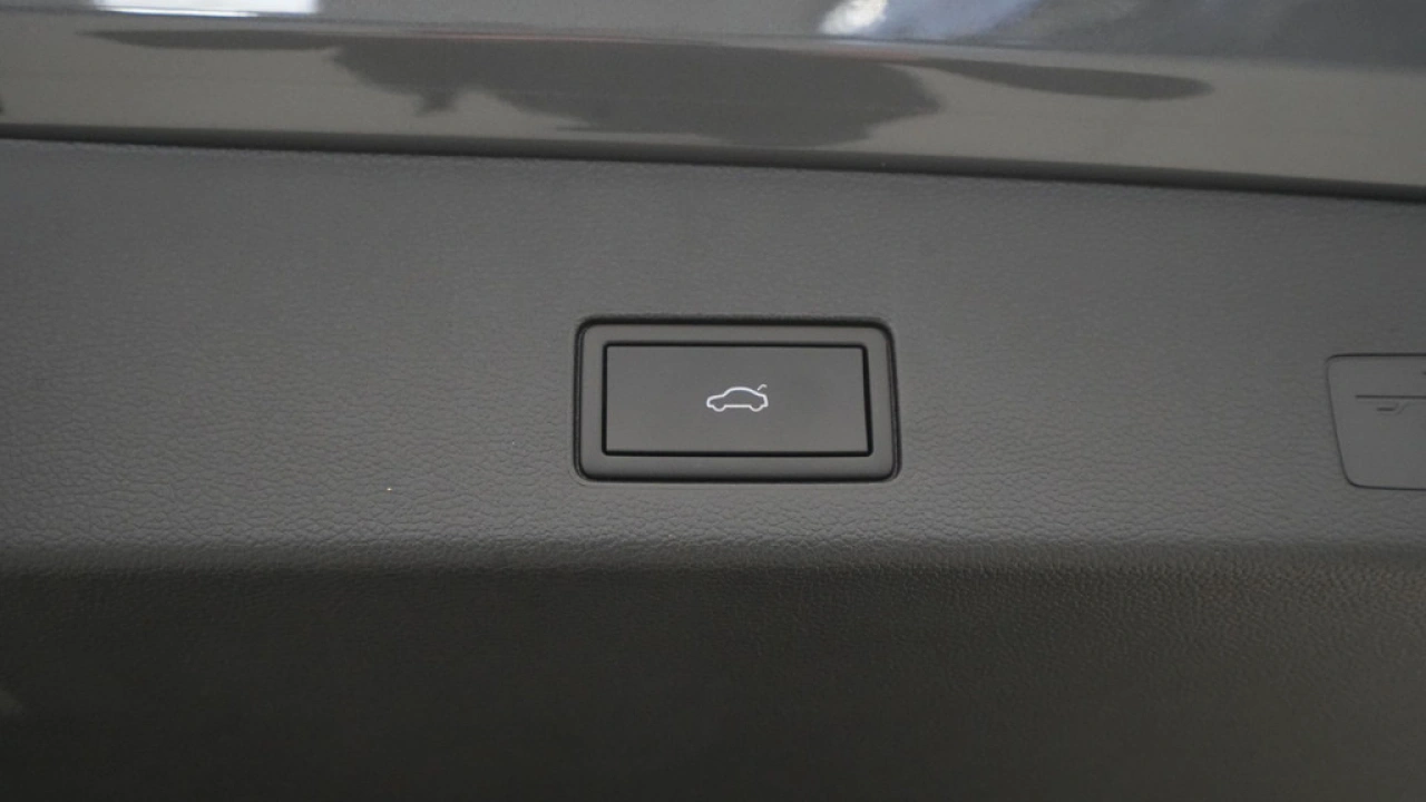 Volkswagen GOLF Variant 1.5 eTSI R-Line Edition