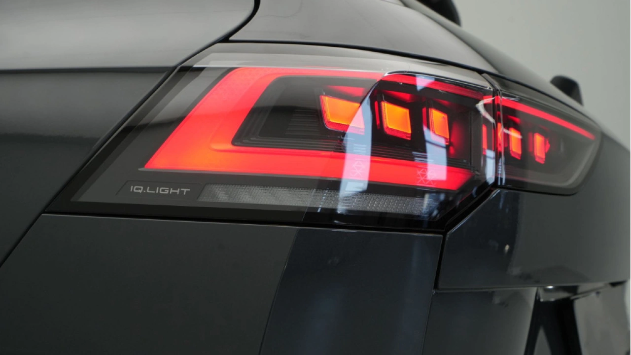 Volkswagen GOLF Variant 1.5 eTSI R-Line Edition