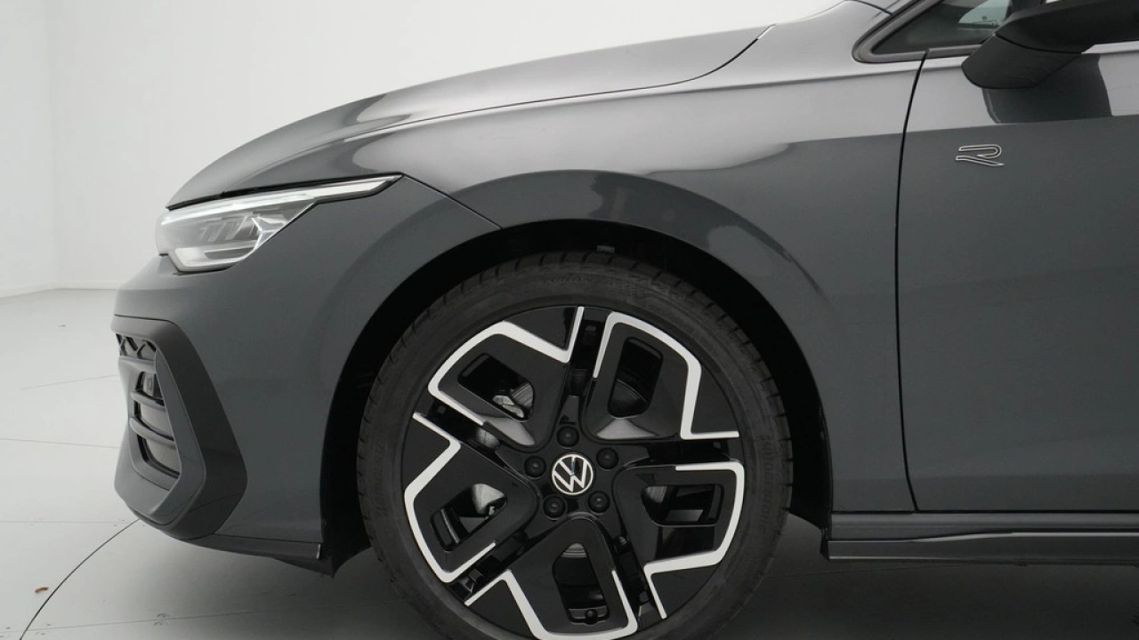 Volkswagen GOLF Variant 1.5 eTSI R-Line Edition