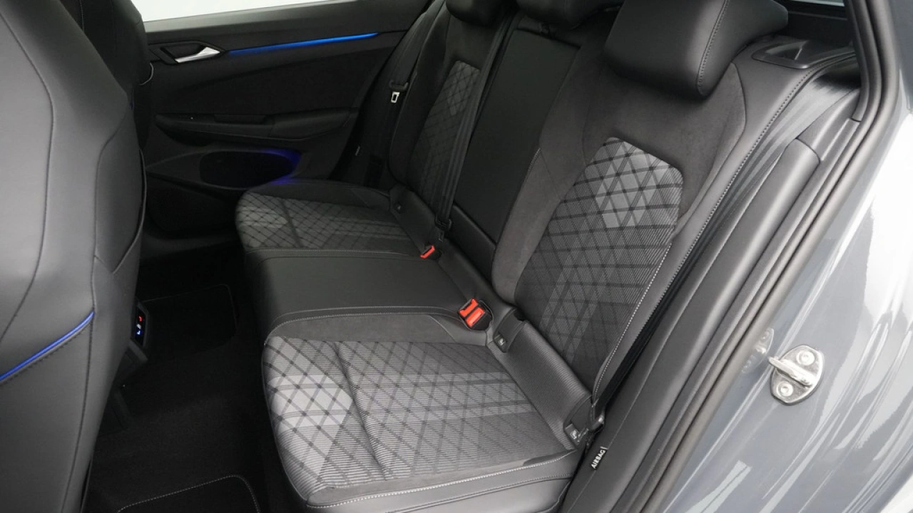 Volkswagen GOLF Variant 1.5 eTSI R-Line Edition