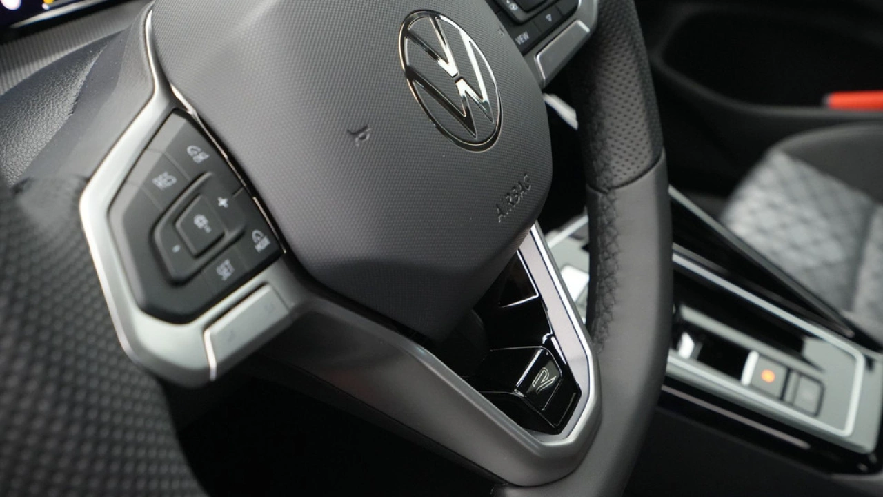 Volkswagen GOLF Variant 1.5 eTSI R-Line Edition