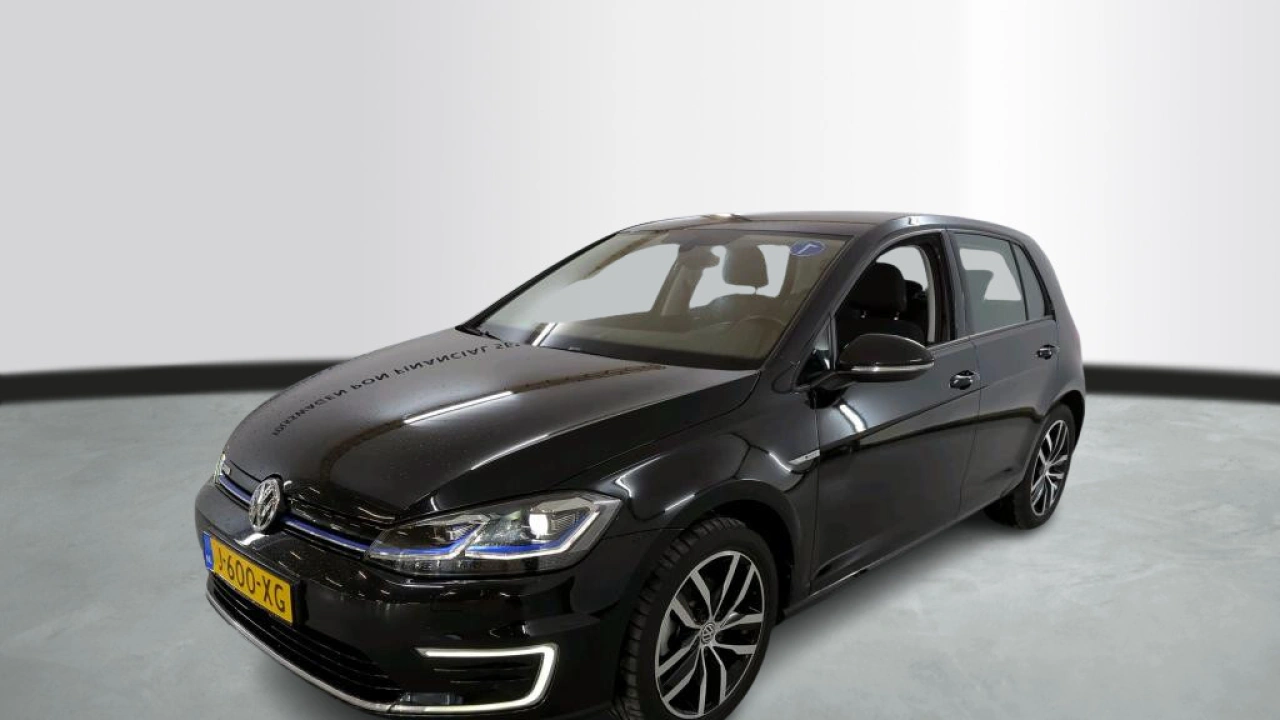 Volkswagen e-Golf E-DITION | Warmtepomp | Winterpakket | 1e eigenaar | Binnenkort beschikbaar