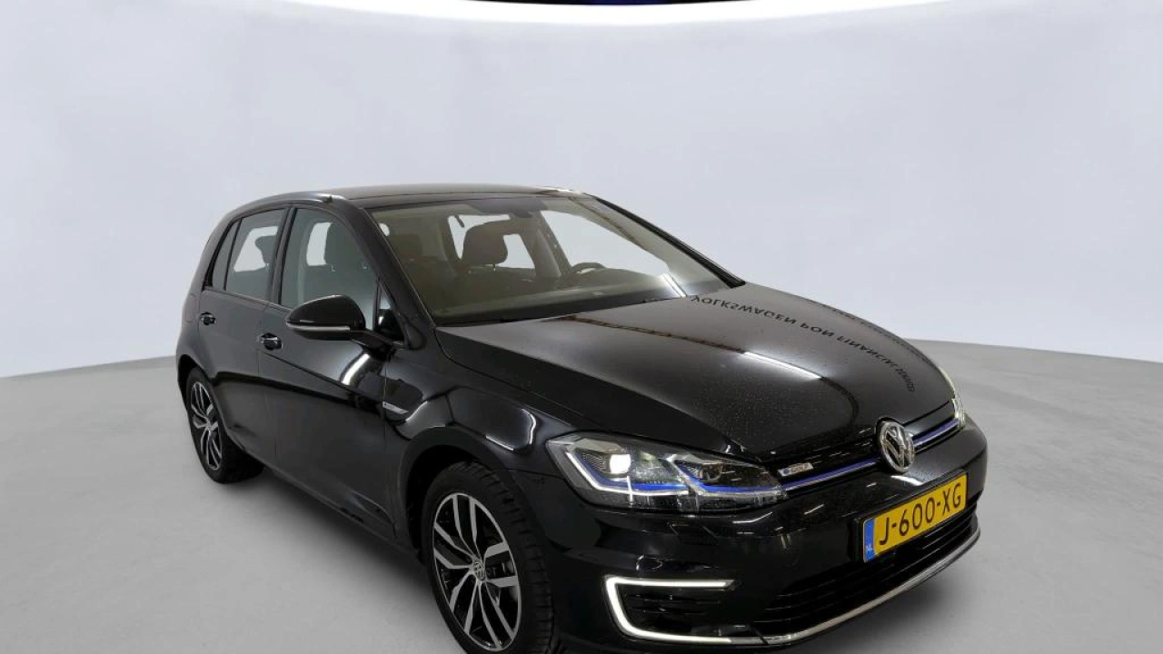Volkswagen e-Golf E-DITION | Warmtepomp | Winterpakket | 1e eigenaar | Binnenkort beschikbaar