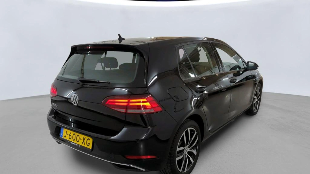 Volkswagen e-Golf E-DITION | Warmtepomp | Winterpakket | 1e eigenaar | Binnenkort beschikbaar