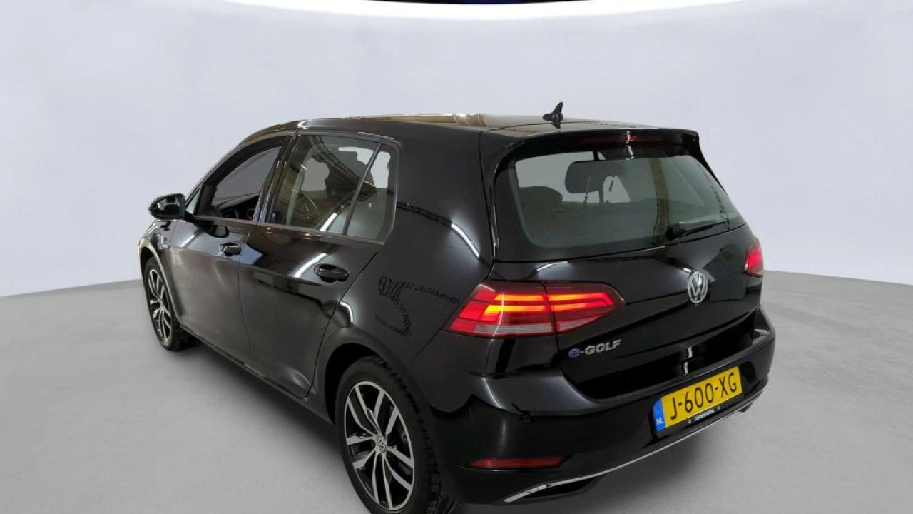 Volkswagen e-Golf E-DITION | Warmtepomp | Winterpakket | 1e eigenaar | Binnenkort beschikbaar