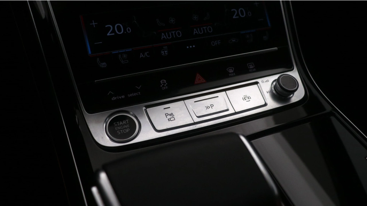 Audi A8 60 TFSI e Quattro 462pk / Achteras besturing / Massagestoelen