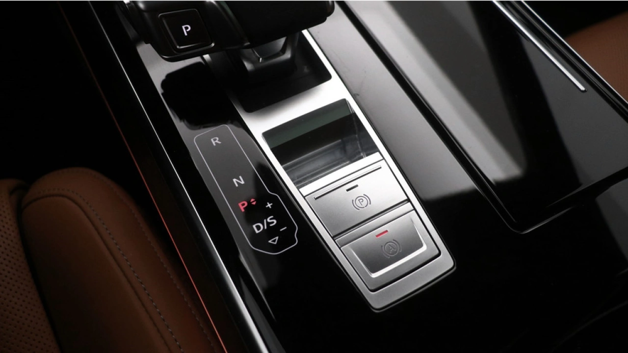 Audi A8 60 TFSI e Quattro 462pk / Achteras besturing / Massagestoelen