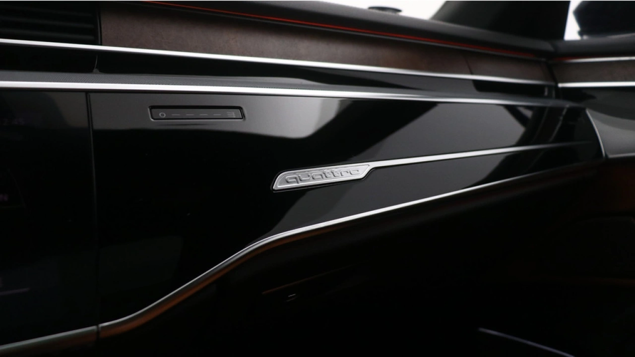 Audi A8 60 TFSI e Quattro 462pk / Achteras besturing / Massagestoelen