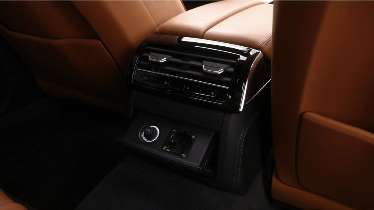 Audi A8 60 TFSI e Quattro 462pk / Achteras besturing / Massagestoelen