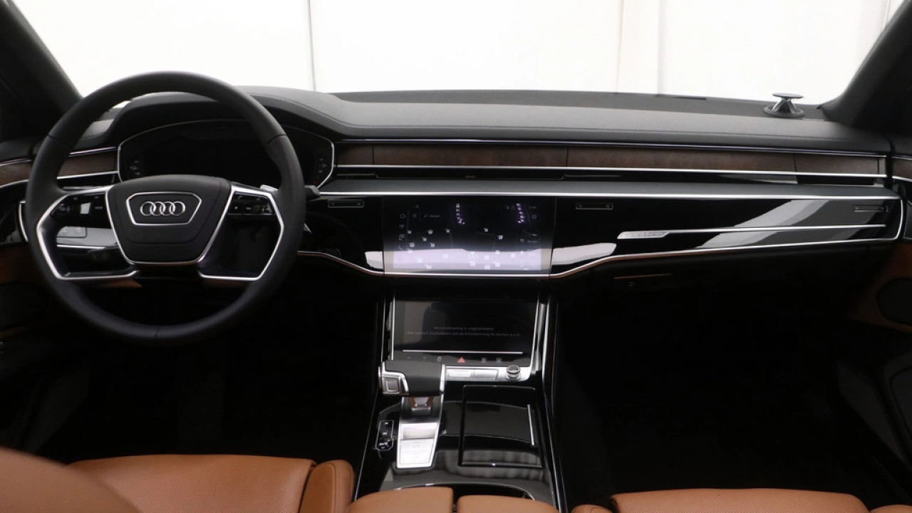 Audi A8 60 TFSI e Quattro 462pk / Achteras besturing / Massagestoelen