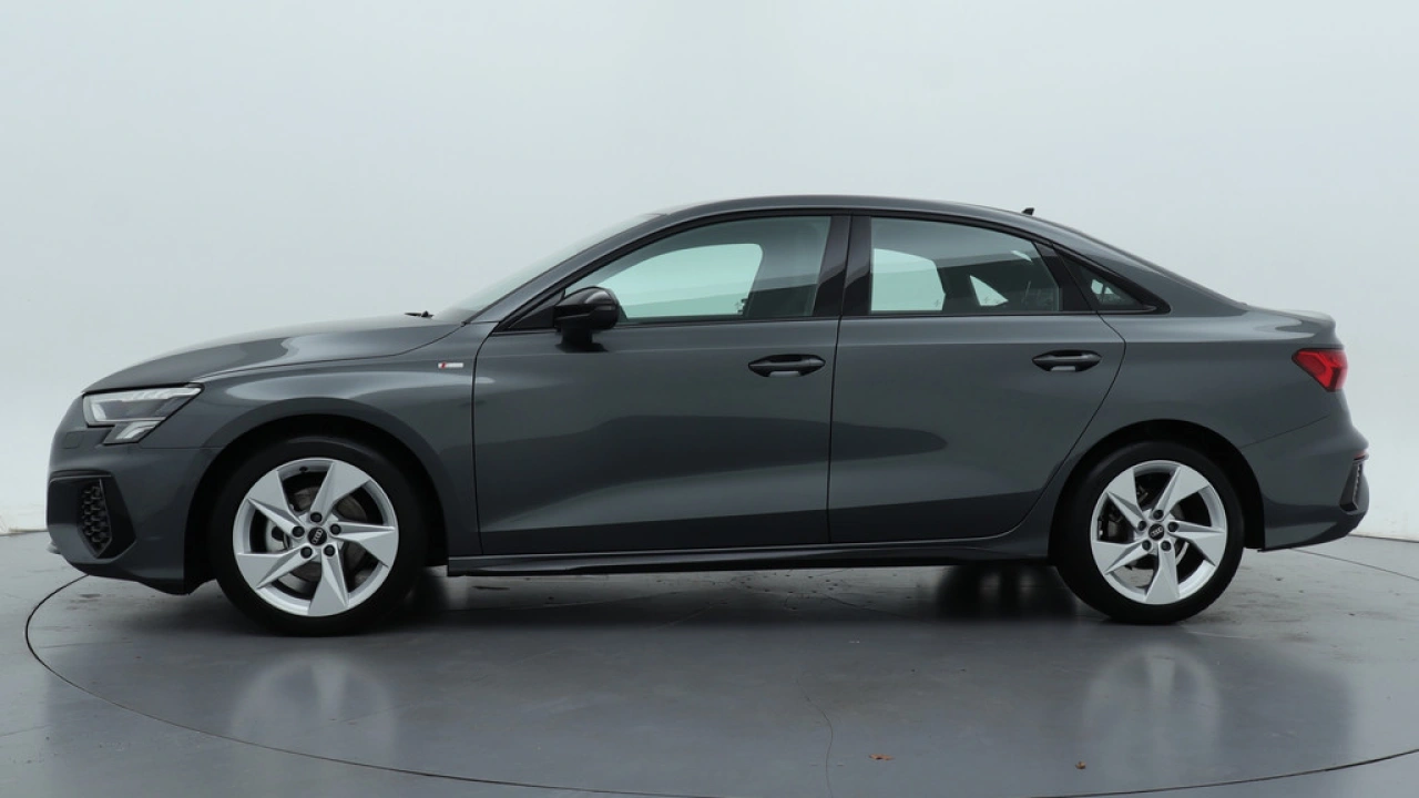 Audi A3 Limousine 30 TFSI S-Line edition 110 pk S-Tronic