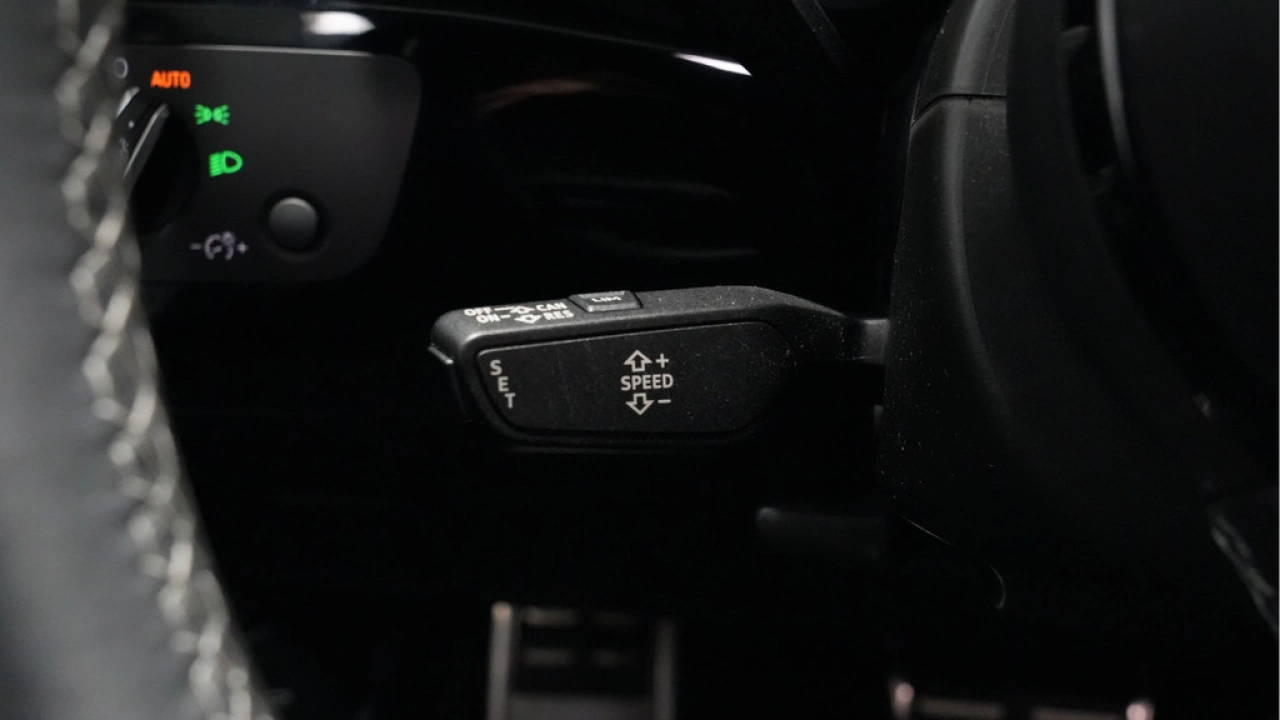 Audi A4 Avant 35 TFSI 150pk Automaat S edition Competition