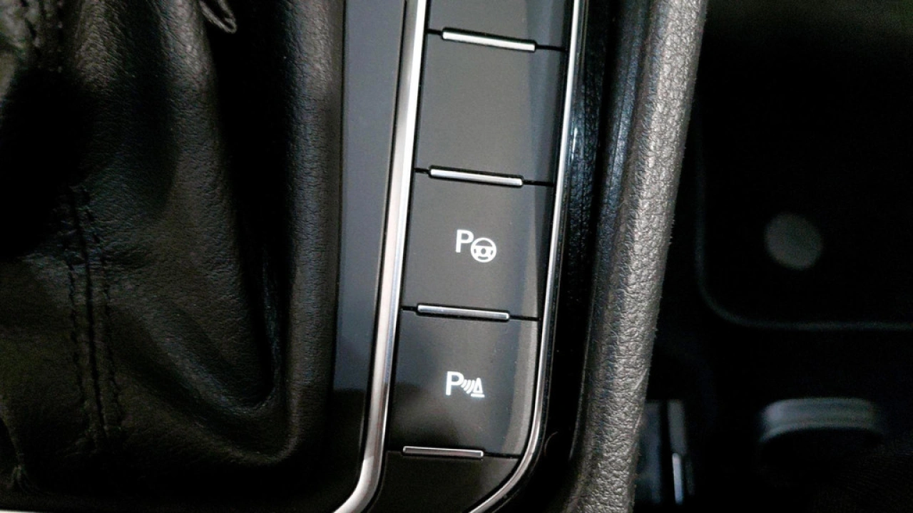 Volkswagen Golf Sportsvan 1.4 TSI Automaat | Highline | Trekhaak | Navigatie | 1e eigenaar! |