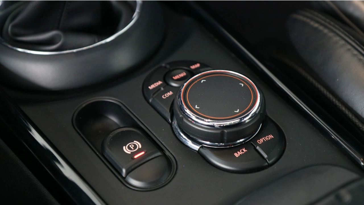 MINI Clubman 1.5 136pk Cooper Chili Automaat