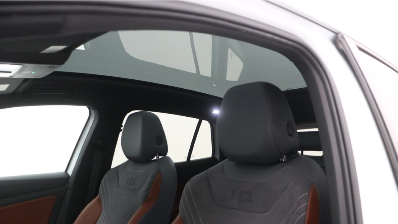 Volkswagen ID.4 1st Max 77 kWh 204pk SOH 90% Panoramadak Trekhaak