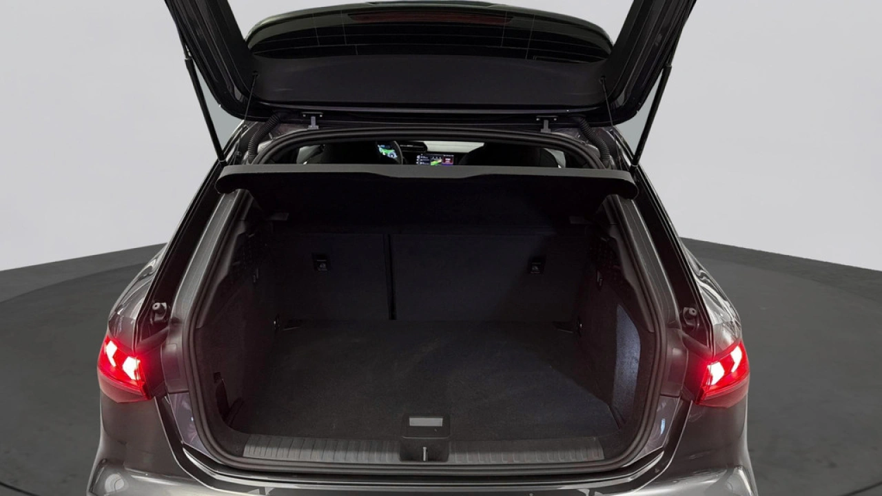 Audi A3 Sportback 30 TFSI 116Pk S Edition / Camera / Parkeerhulp Plus / Lichtpakket Pro