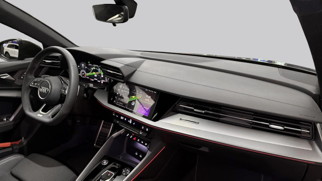 Audi A3 Sportback 30 TFSI 116Pk S Edition / Camera / Parkeerhulp Plus / Lichtpakket Pro