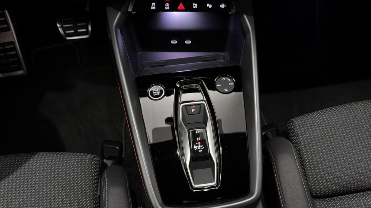 Audi A3 Sportback 30 TFSI 116Pk S Edition / Camera / Parkeerhulp Plus / Lichtpakket Pro