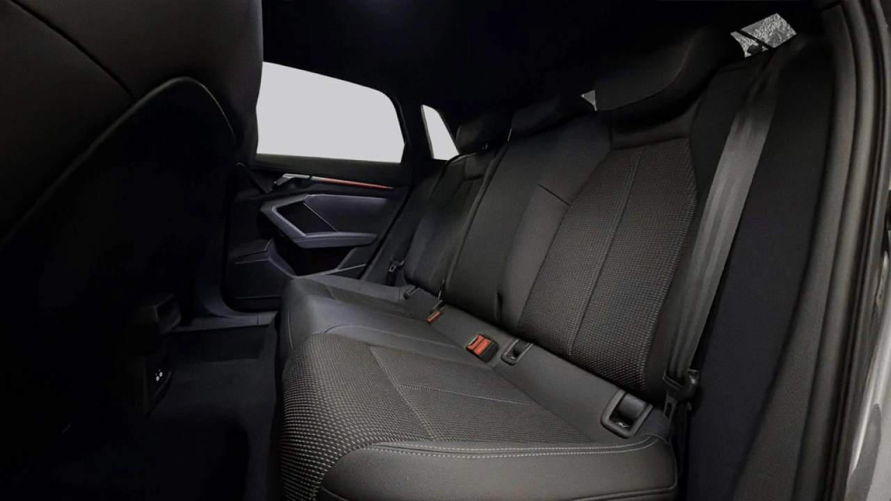 Audi A3 Sportback 30 TFSI 116Pk S Edition / Camera / Parkeerhulp Plus / Lichtpakket Pro