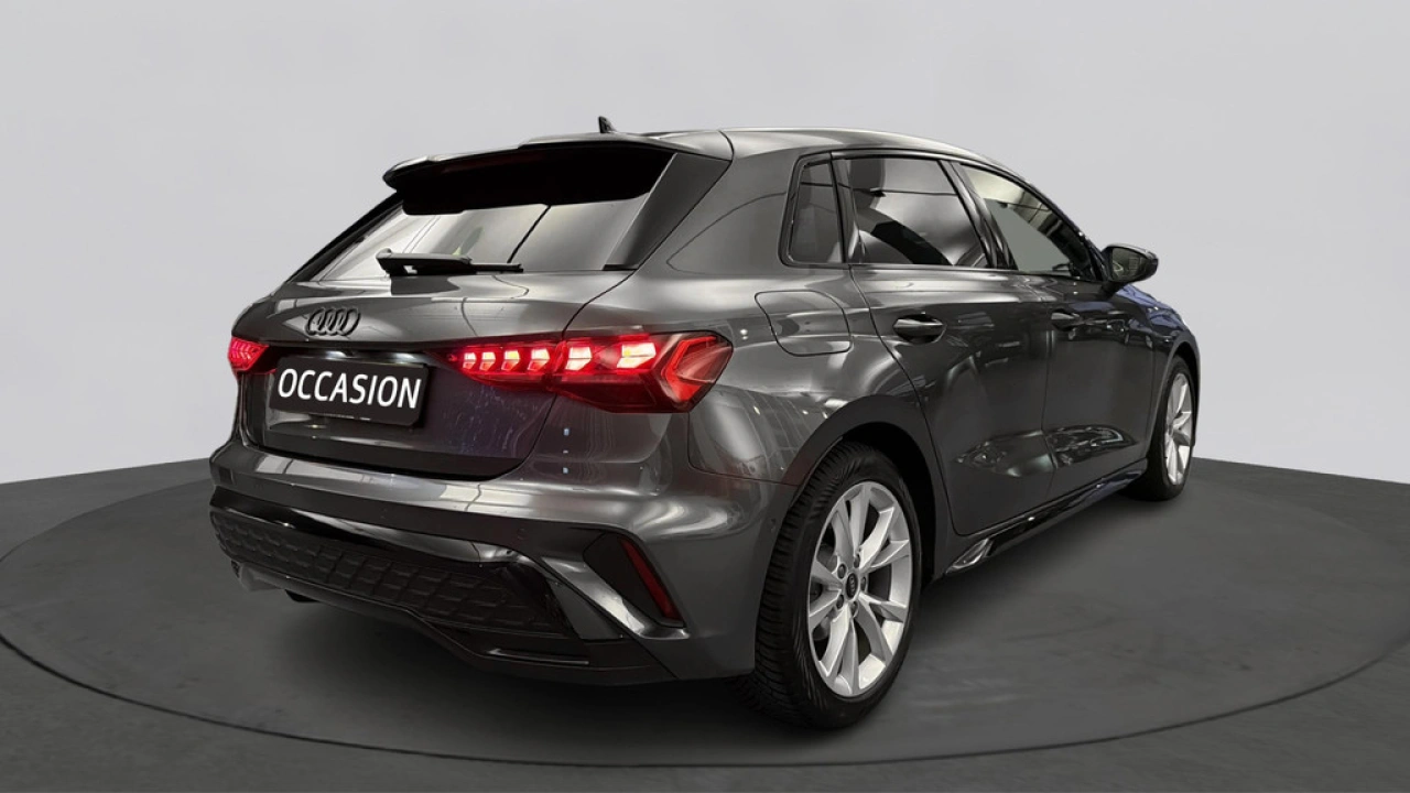 Audi A3 Sportback 30 TFSI 116Pk S Edition / Camera / Parkeerhulp Plus / Lichtpakket Pro
