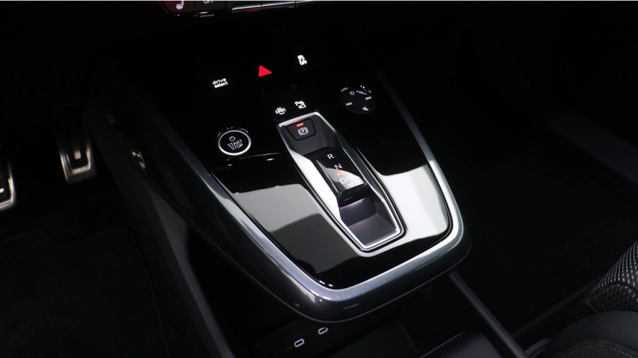 Audi Q4 e-tron 45 quattro S Edition 82 kWh | Assistentie Plus | Zwart optiek | Carplay |