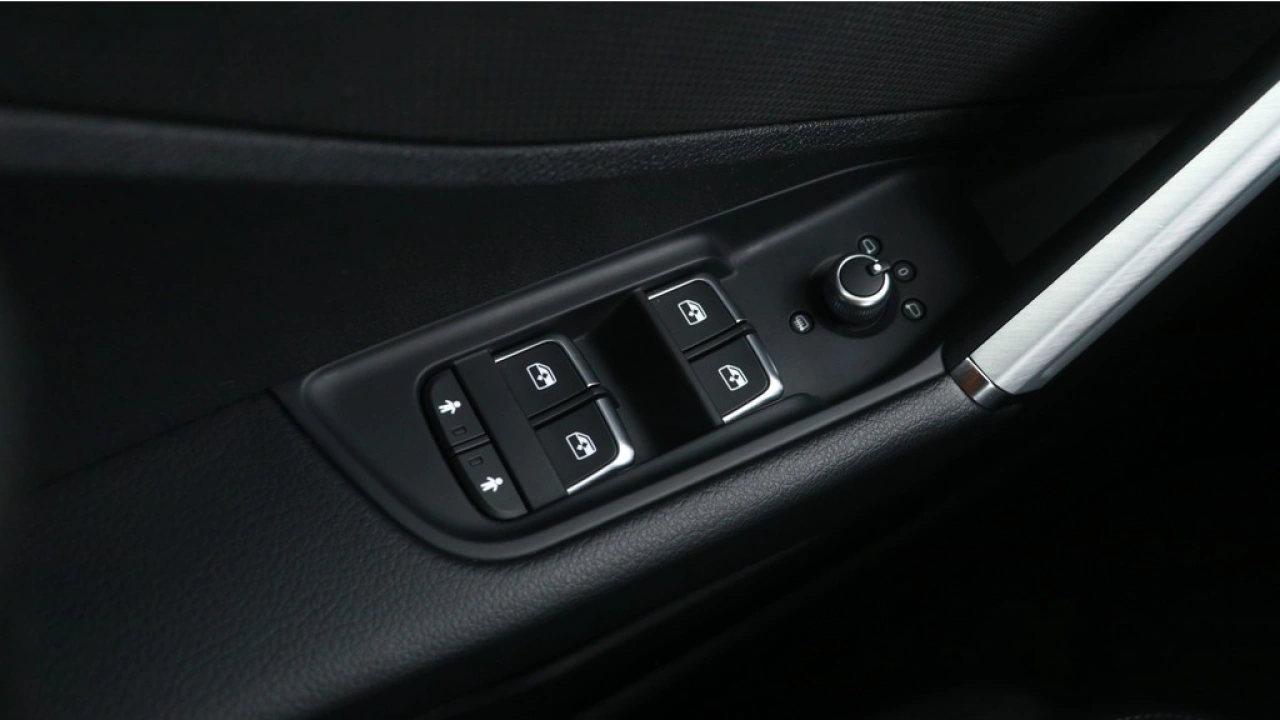 Audi Q2 35 TFSI S Edition | Stoelverwarming | Adaptive cruise | Carplay |