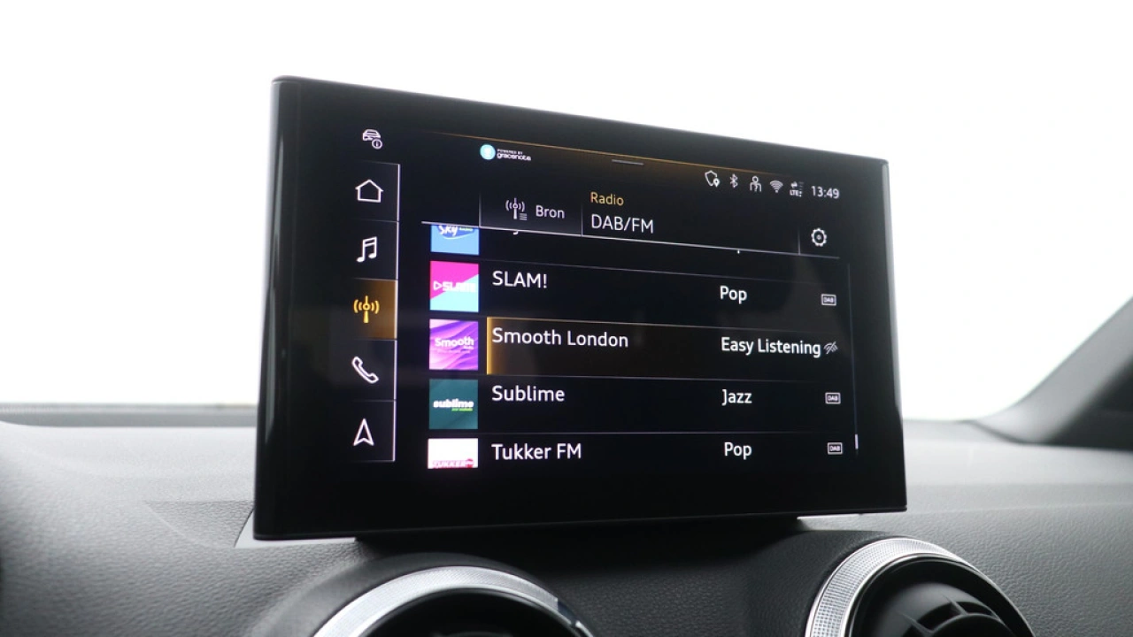 Audi Q2 35 TFSI S Edition | Stoelverwarming | Adaptive cruise | Carplay |