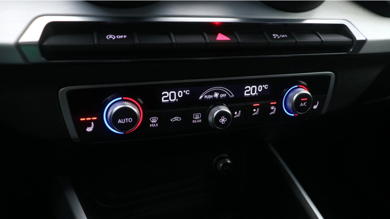 Audi Q2 35 TFSI S Edition | Stoelverwarming | Adaptive cruise | Carplay |