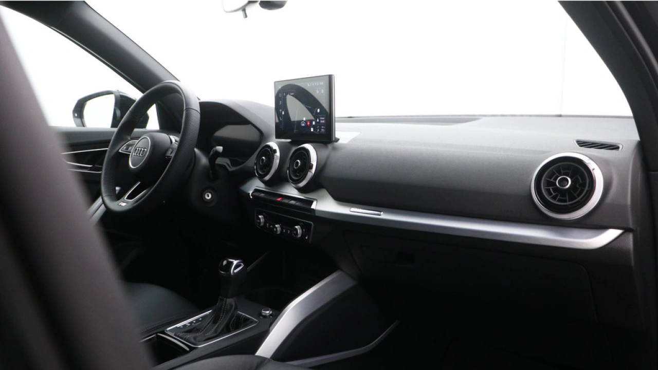 Audi Q2 35 TFSI S Edition | Stoelverwarming | Adaptive cruise | Carplay |