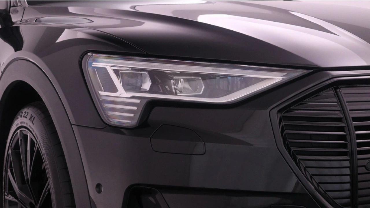 Audi e-tron e-tron 55 Quattro 408pk | Panoramadak | Sportstoelen | 22
