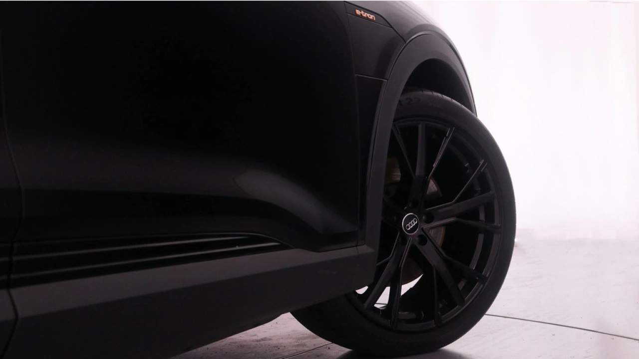 Audi e-tron e-tron 55 Quattro 408pk | Panoramadak | Sportstoelen | 22