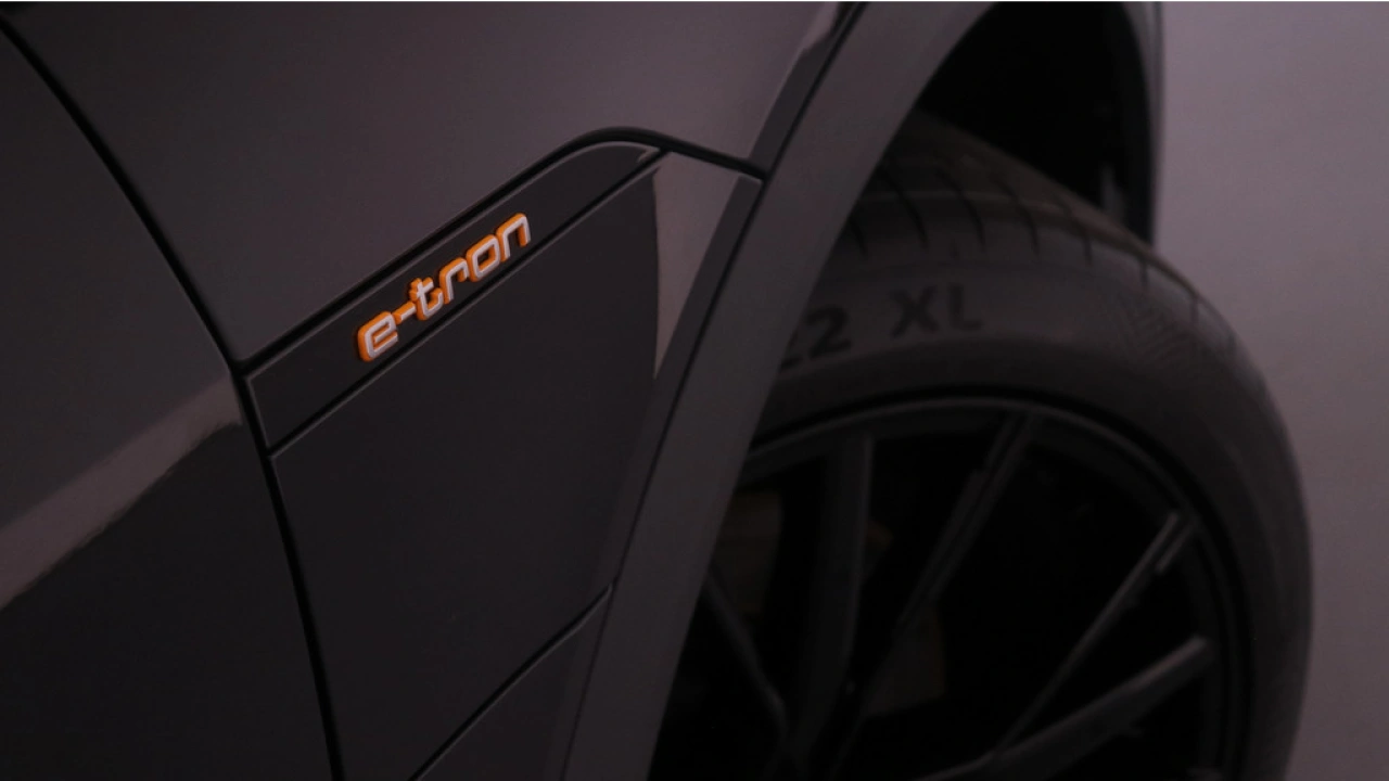 Audi e-tron e-tron 55 Quattro 408pk | Panoramadak | Sportstoelen | 22