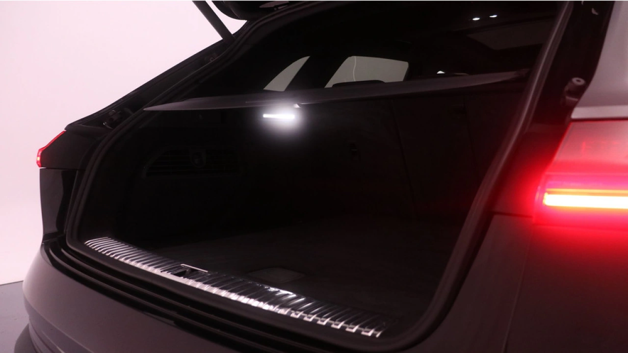 Audi e-tron e-tron 55 Quattro 408pk | Panoramadak | Sportstoelen | 22