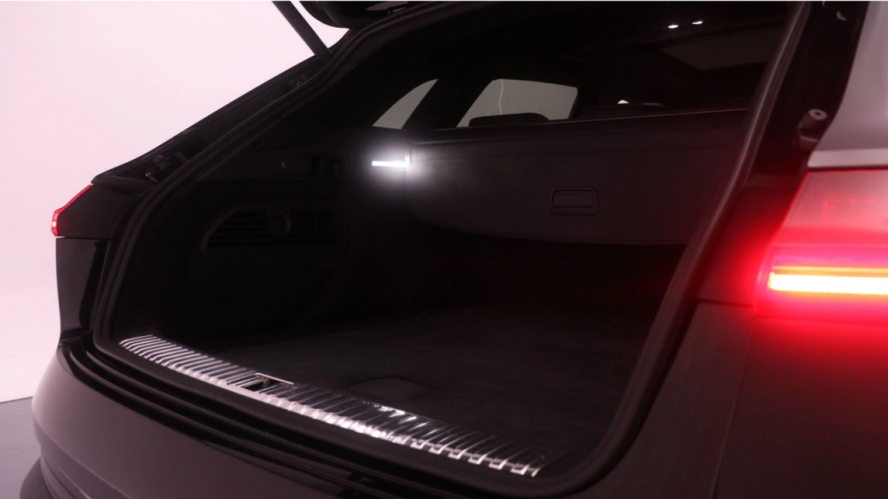 Audi e-tron e-tron 55 Quattro 408pk | Panoramadak | Sportstoelen | 22