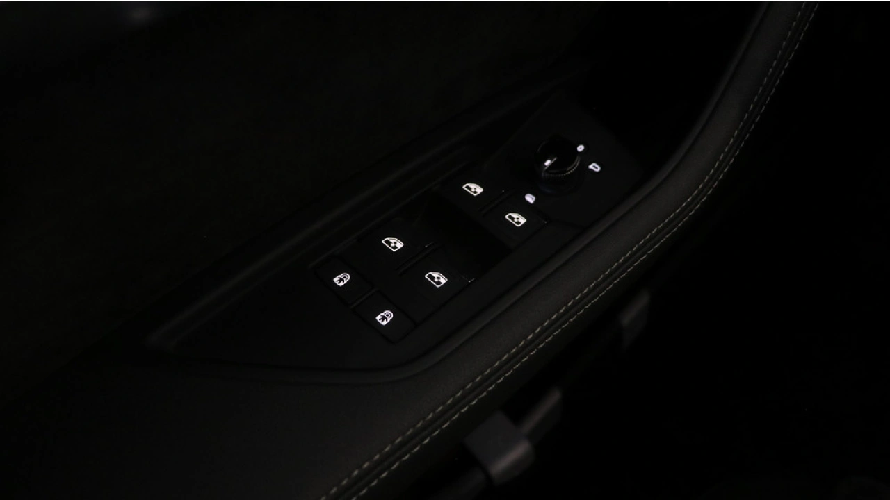 Audi e-tron e-tron 55 Quattro 408pk | Panoramadak | Sportstoelen | 22