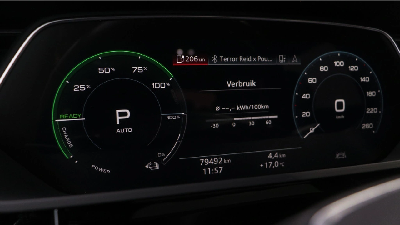 Audi e-tron e-tron 55 Quattro 408pk | Panoramadak | Sportstoelen | 22