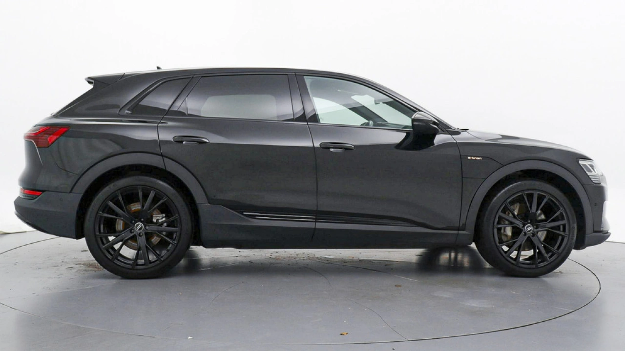 Audi e-tron e-tron 55 Quattro 408pk | Panoramadak | Sportstoelen | 22