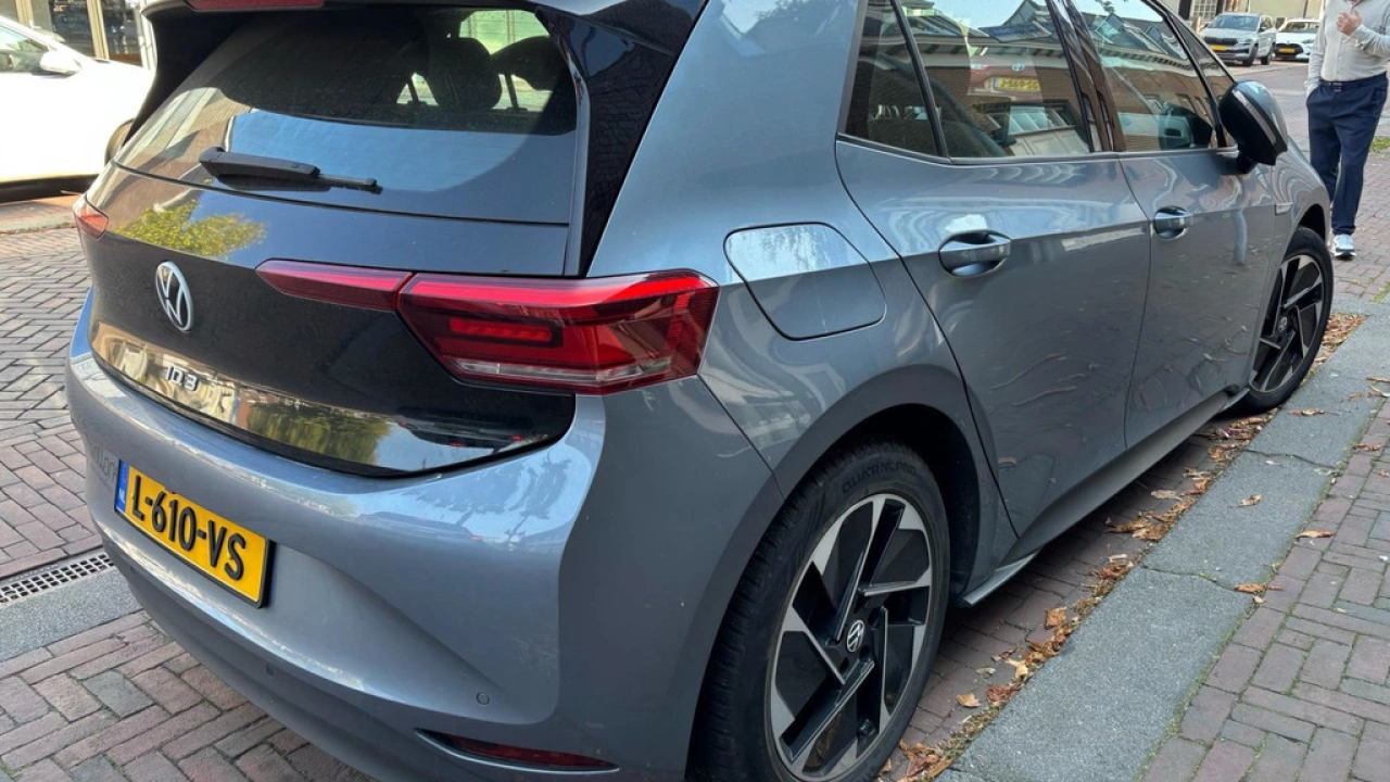 Volkswagen ID.3 Life 58 kWh | Verwarmde stoelen en stuur | App Connect | Navi |