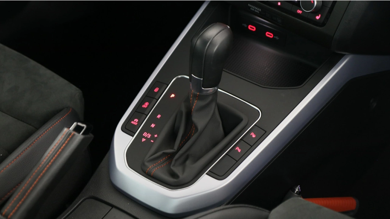 SEAT Arona 1.0 TSI FR Business Intense DSG