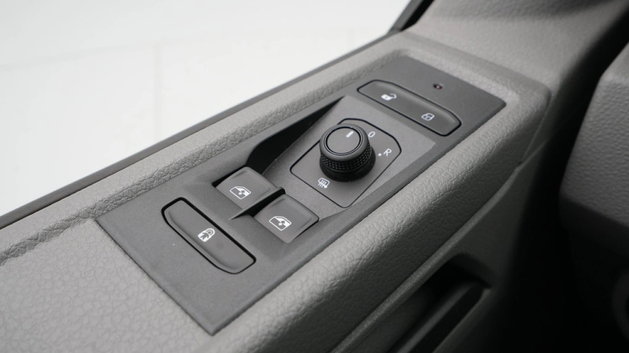 VW Bedrijfswagens Transporter Dubbel Cabine L2H1 110pk Comfortline