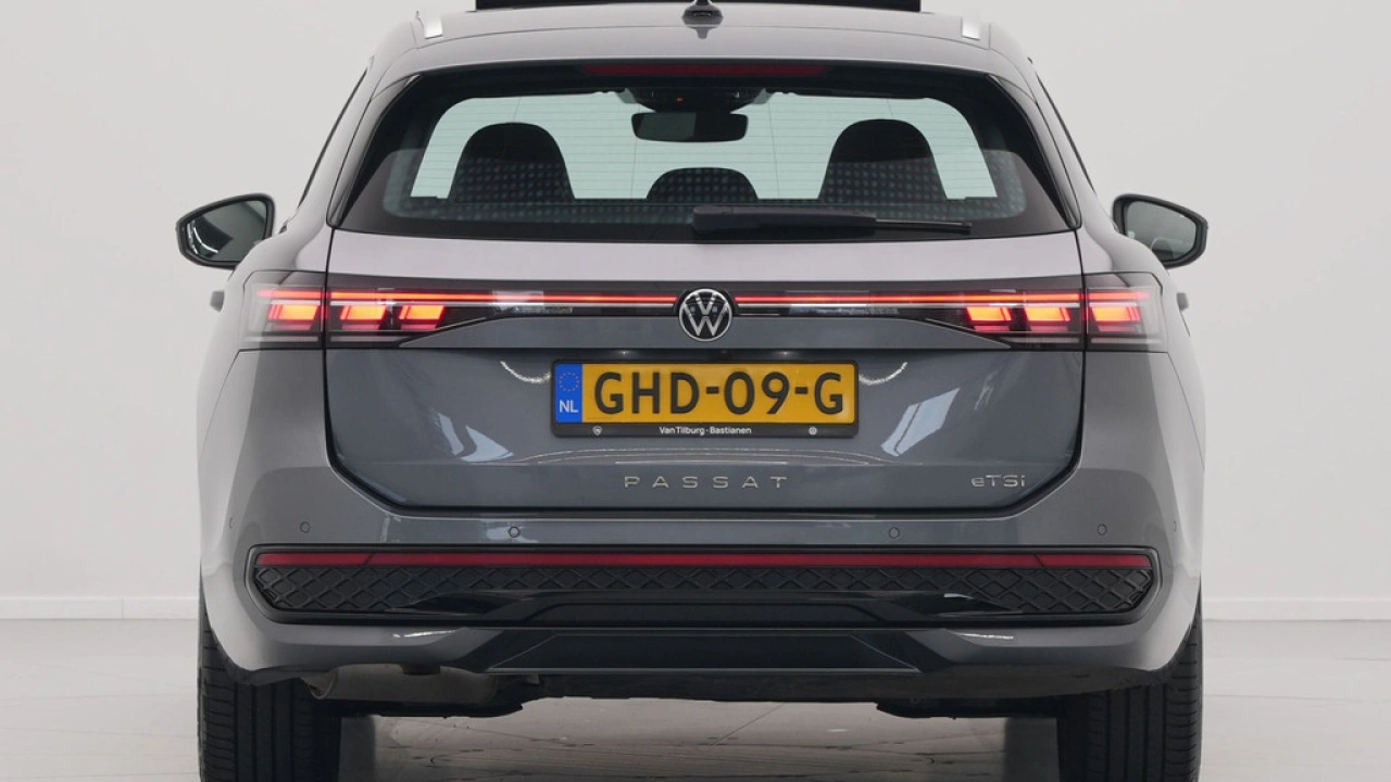 Volkswagen Passat Variant 1.5 eTSI 150pk R-Line Business