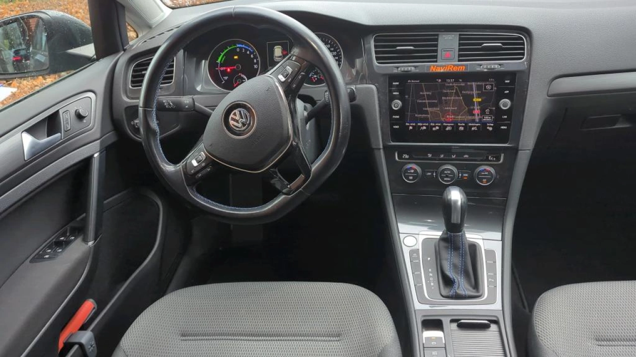Volkswagen e-Golf E-DITION 36 kWh 136pk Navigatie