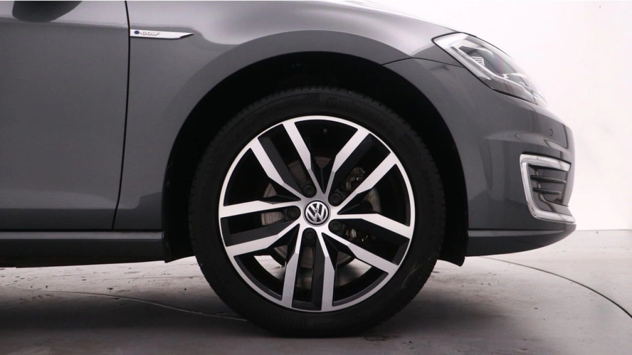 Volkswagen e-Golf E-DITION 36 kWh 136pk SOH 90% Navigatie