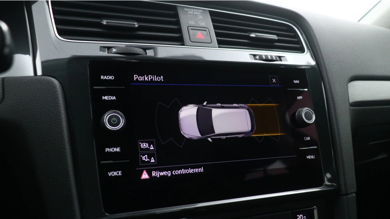 Volkswagen e-Golf E-DITION 36 kWh 136pk SOH 90% Navigatie