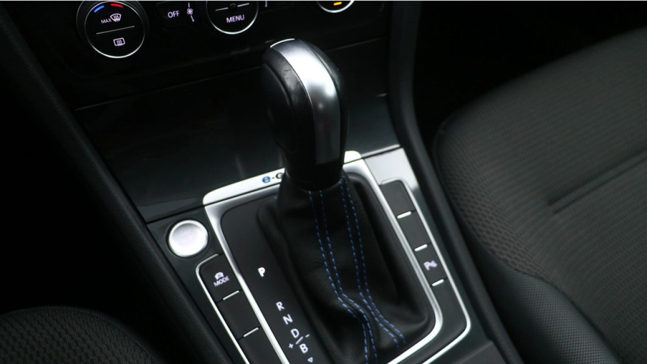 Volkswagen e-Golf E-DITION 36 kWh 136pk SOH 90% Navigatie