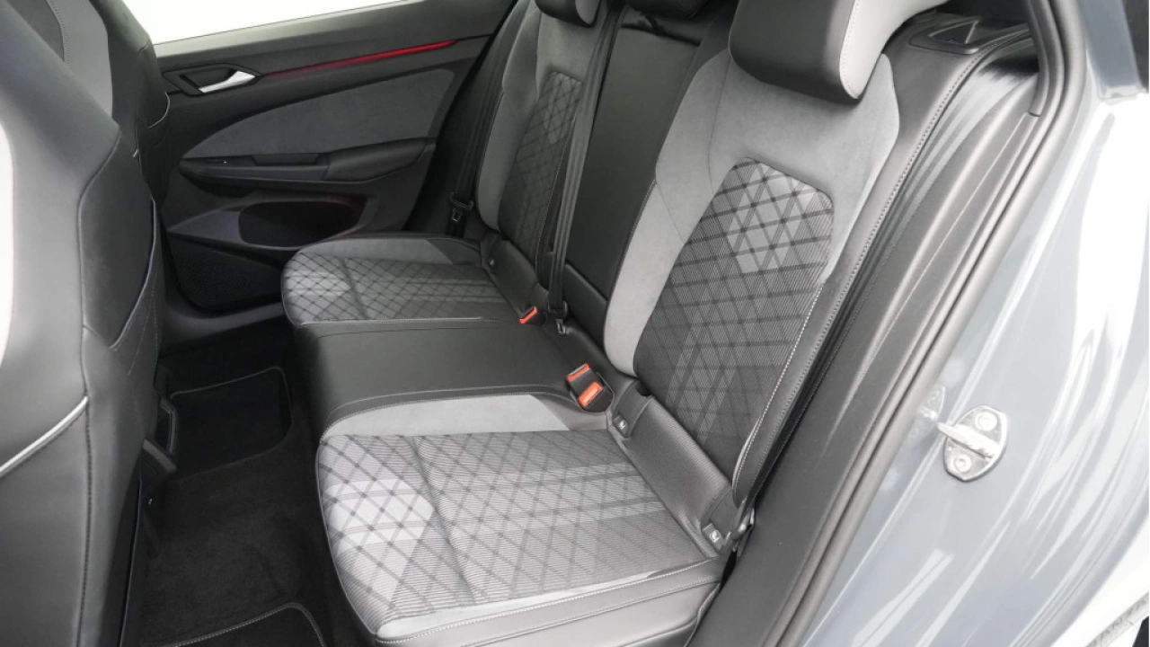 Volkswagen Golf Variant 1.5 eTSI 130pk DSG R-Line Navigatie